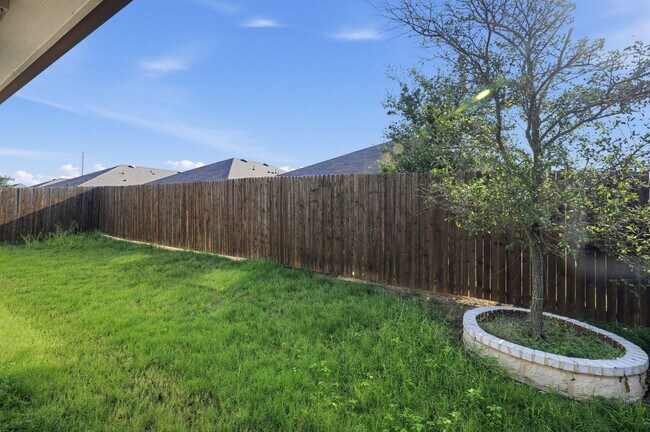 Building Photo - 116 Sir Barton Ln
