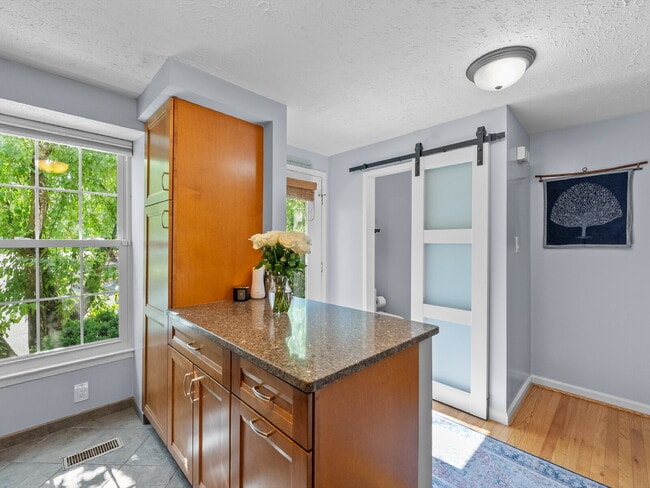 Building Photo - 1636 Fieldthorn Dr