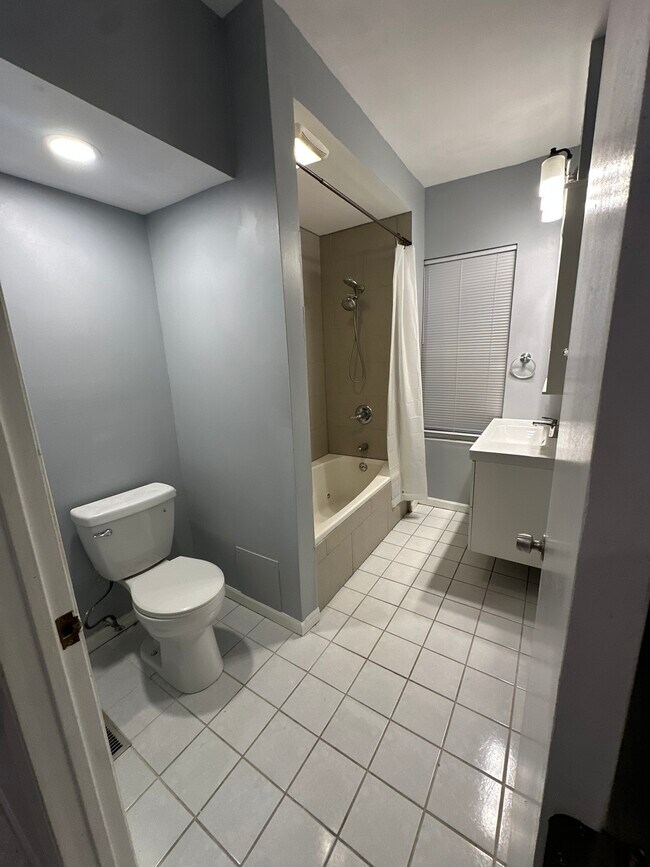 Building Photo - Erie