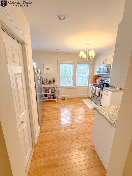 Building Photo - 81 Putnam St