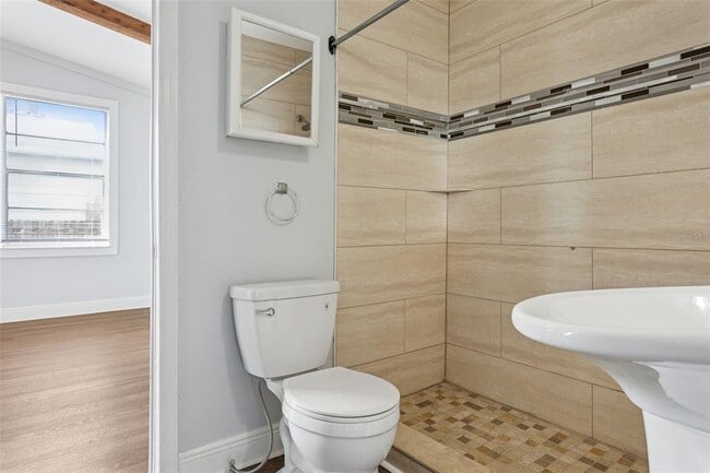 Building Photo - 3923 W Broad St