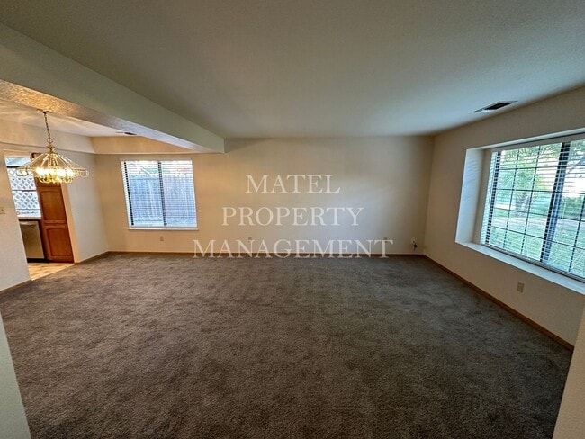 Building Photo - Move in Special see Ad