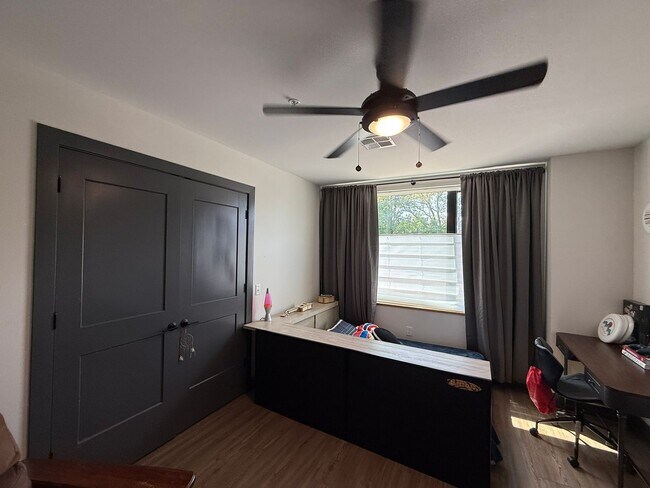 Building Photo - 100 Quartz Knl
