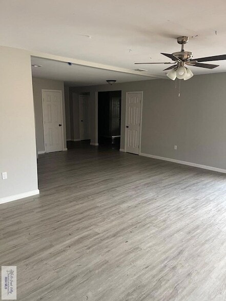 Building Photo - 121 N Rose St