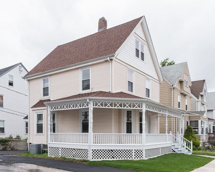 Building Photo - 58 Saunders St