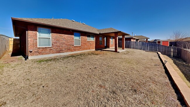 Building Photo - Beautiful Home in Mustang Schools!