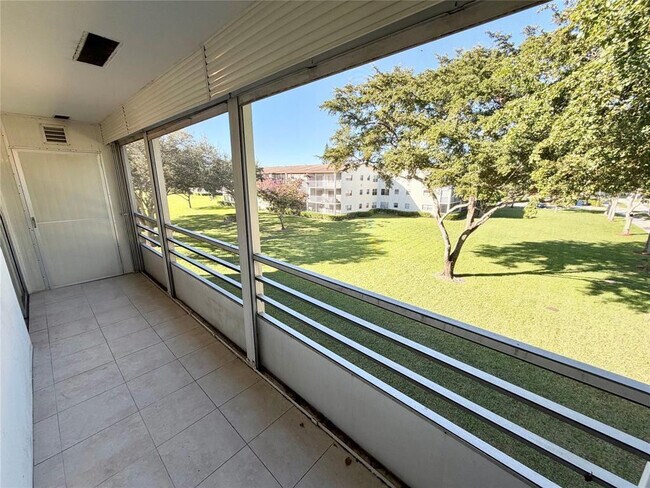 Building Photo - 84 Mansfield B