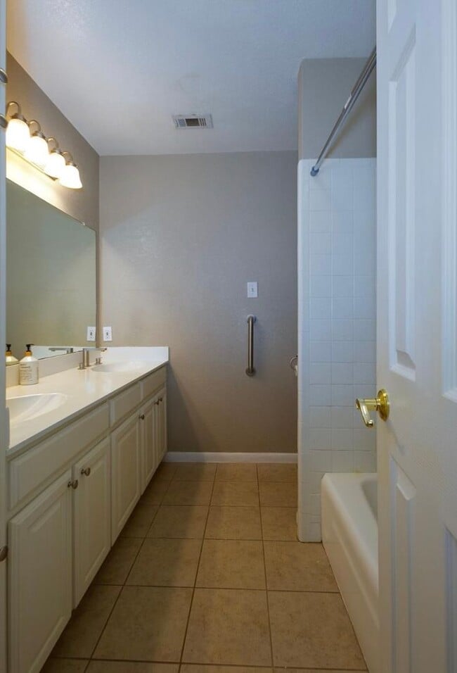 Building Photo - 3 Bed 2 Bath Home - Southlake Carroll ISD