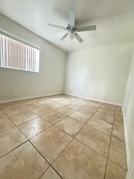 Building Photo - 2134 NE Pelican Ter