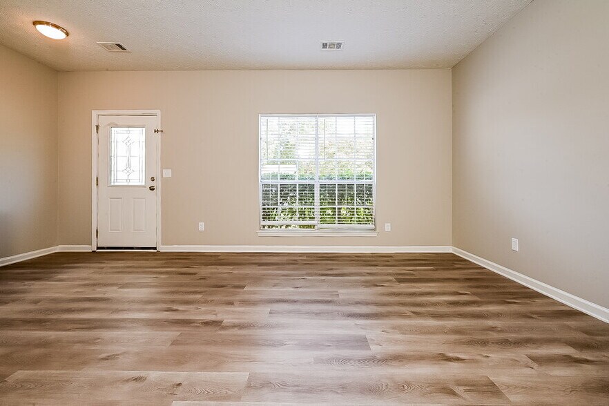 Building Photo - 6514 Eastbriar Dr