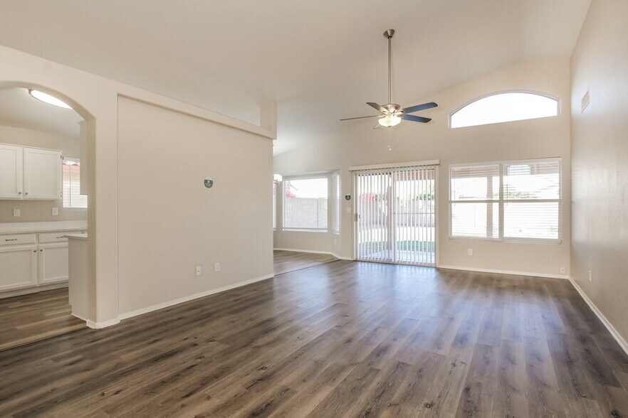 Building Photo - 12218 W Cambridge Ave