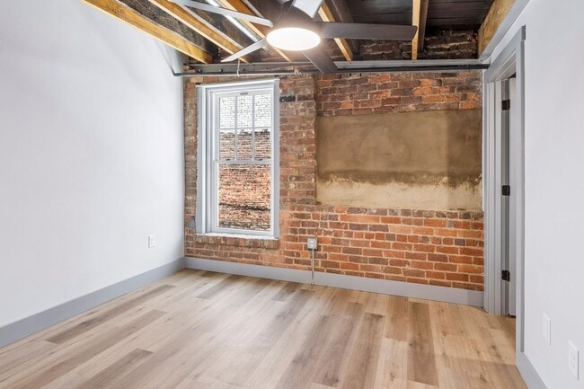 Building Photo - 213 E Main St