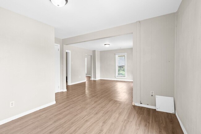 Interior Photo - 2321 Iowa St - Cedar Falls
