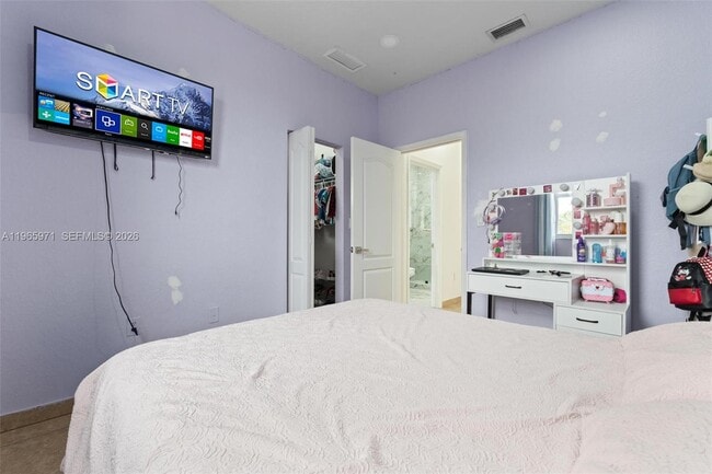 Building Photo - 2328 NE 37th Terrace