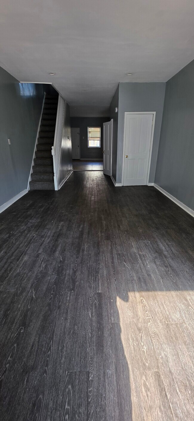 Building Photo - 515 N Kenwood Ave
