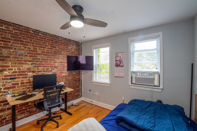 Building Photo - 626 S 16th St