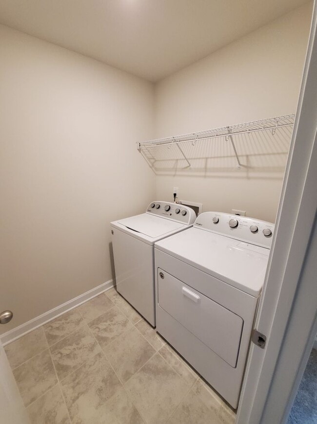 Building Photo - Beautiful Home in Huntersville