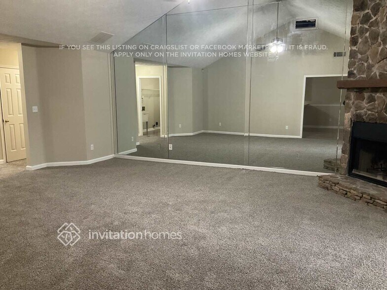 Building Photo - 1570 Canberra Dr