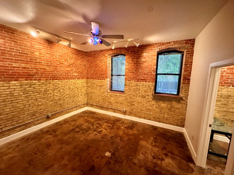 Building Photo - 710 S Medina St