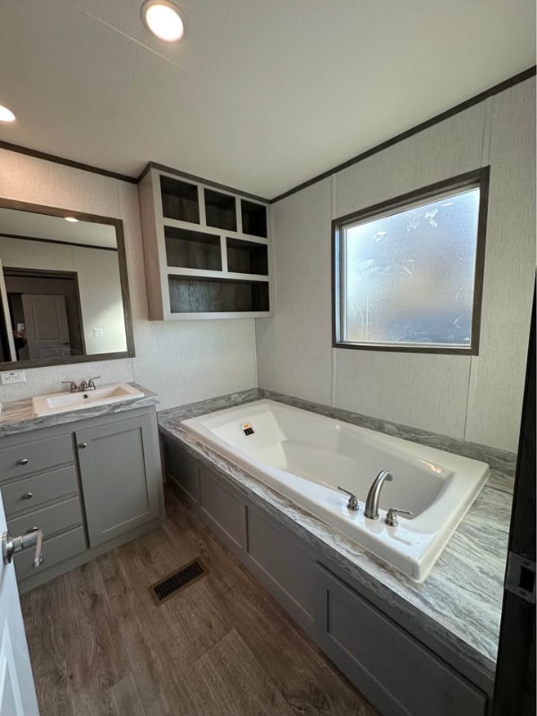 Building Photo - 10301 SE 29th St