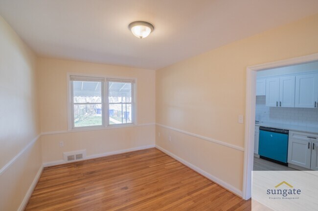 Building Photo - 1444 Meridene Dr