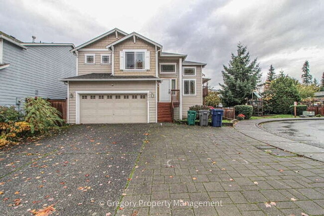 Building Photo - Bright and Spacious 5 bed Home - Steps from Martha Lake Airport!