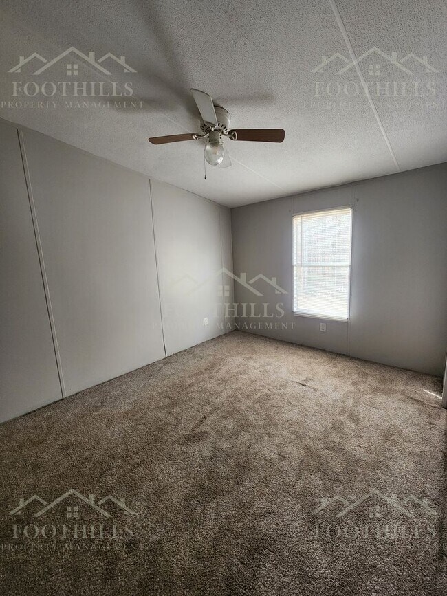 Building Photo - 924 Lebanon Rd