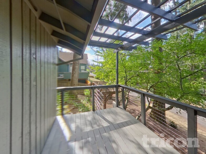 Building Photo - 1250 Hemlock St