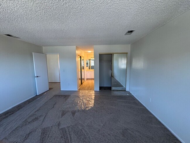 Building Photo - Newly Renovated 4 Bedroom 3 Bath Home with...