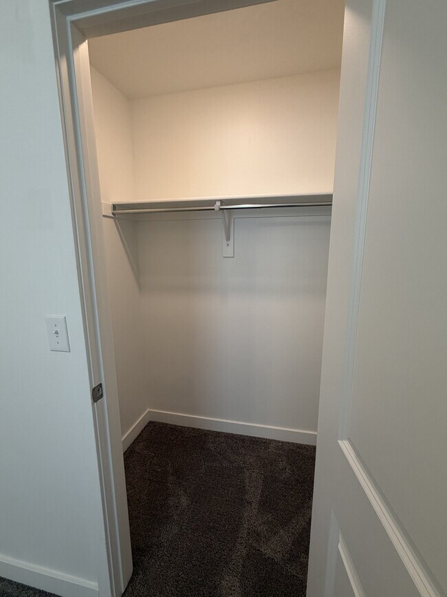 Building Photo - 4090 W Red Clover Dr