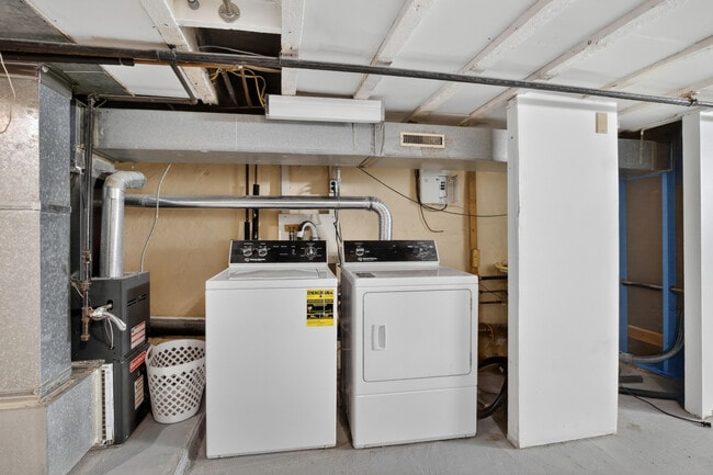 Building Photo - 419 McClellan St