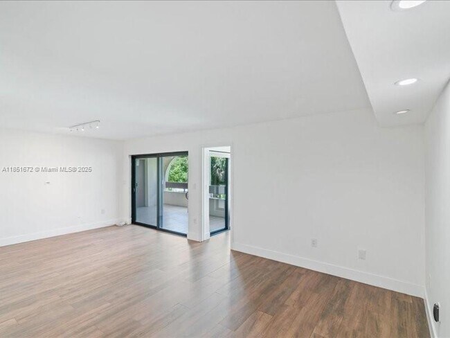 Building Photo - 9020 SW 125th Ave