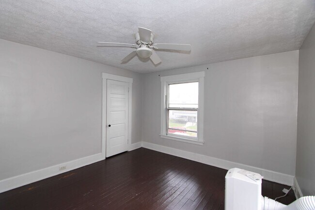 Building Photo - 202-204 Harrison Street Middletown OH 45042