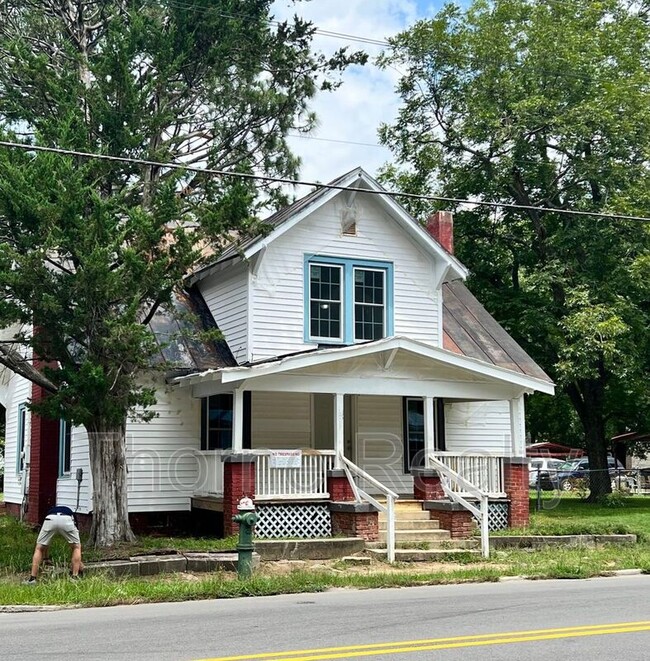 Primary Photo - 1208 Downing St SW