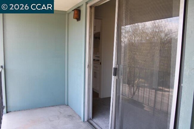 Building Photo - 615 Lexington Ave