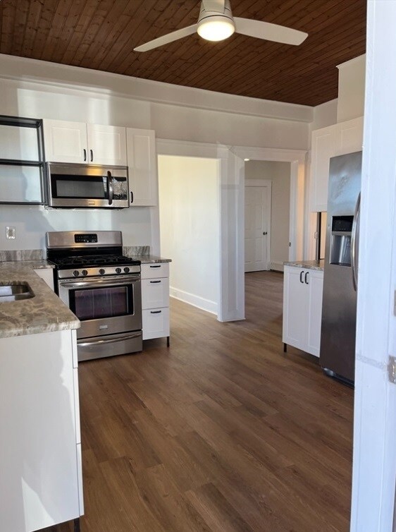 Building Photo - Barrington River House