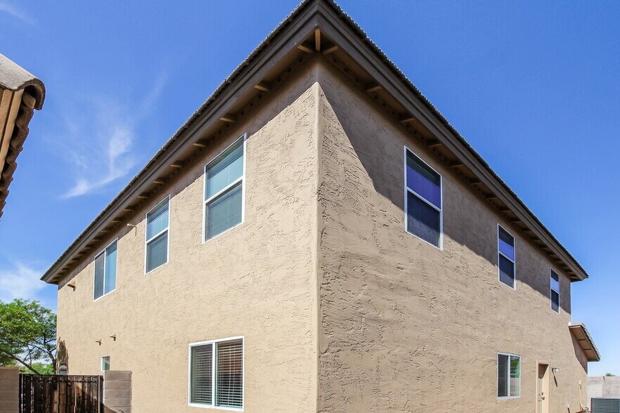 Building Photo - 5143 W Albeniz Pl