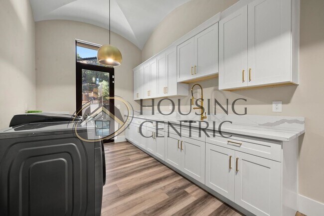 Building Photo - Breathtaking Luxury Custom Rental in Guard Gated Serrano Golf Community!!