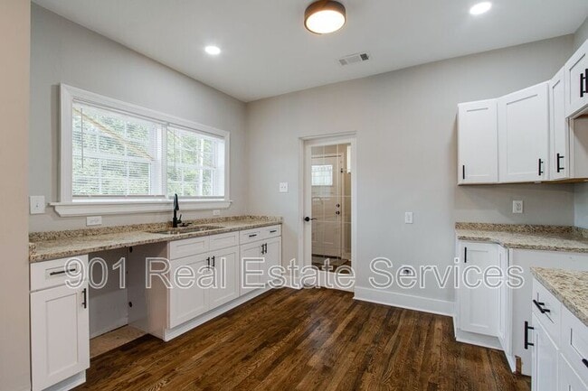Building Photo - 2115 Hallwood Dr