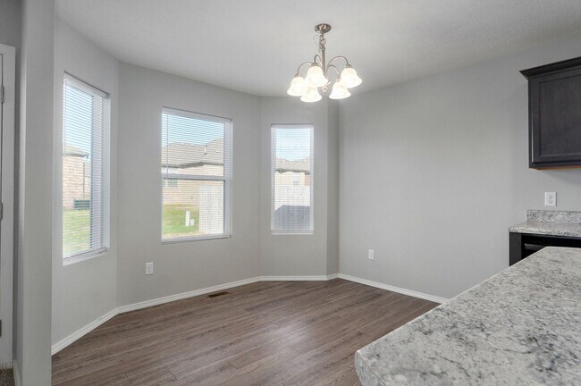 Building Photo - Modern 3 Bed / 2 Bath Home