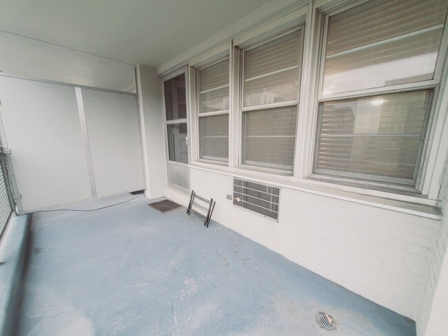 Building Photo - 30 Glenbrook Rd