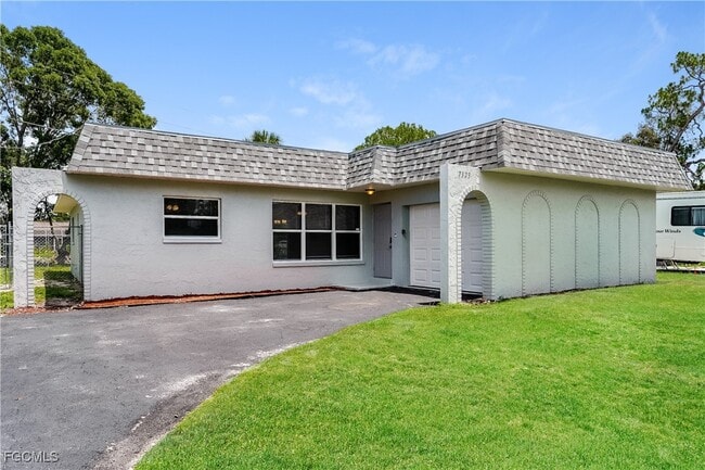 Primary Photo - 7323 Barragan Rd