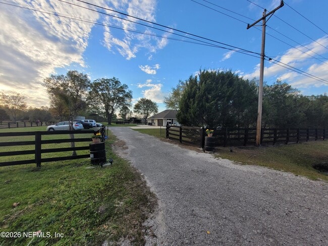 Building Photo - 906 County Rd 217