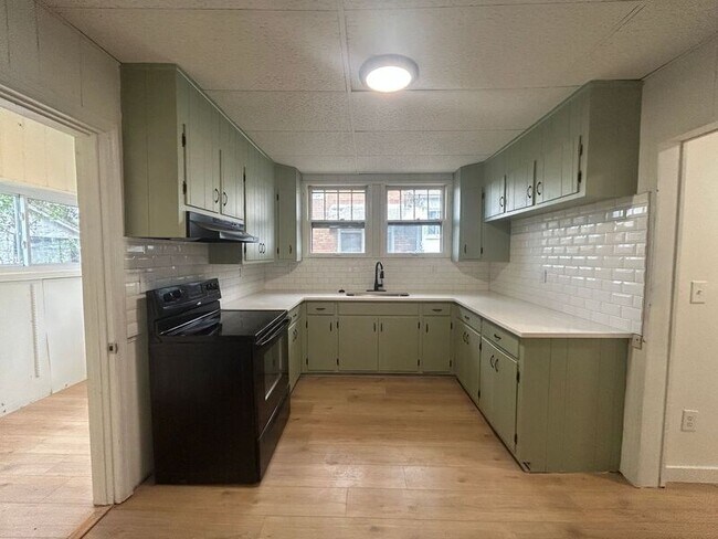 Building Photo - 1614 43rd Street Ensley