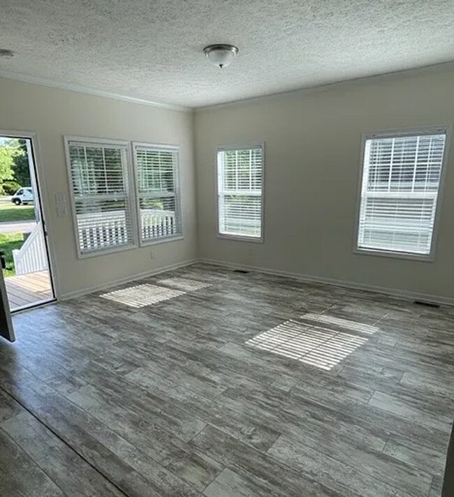 Building Photo - 379 Blanche Cir