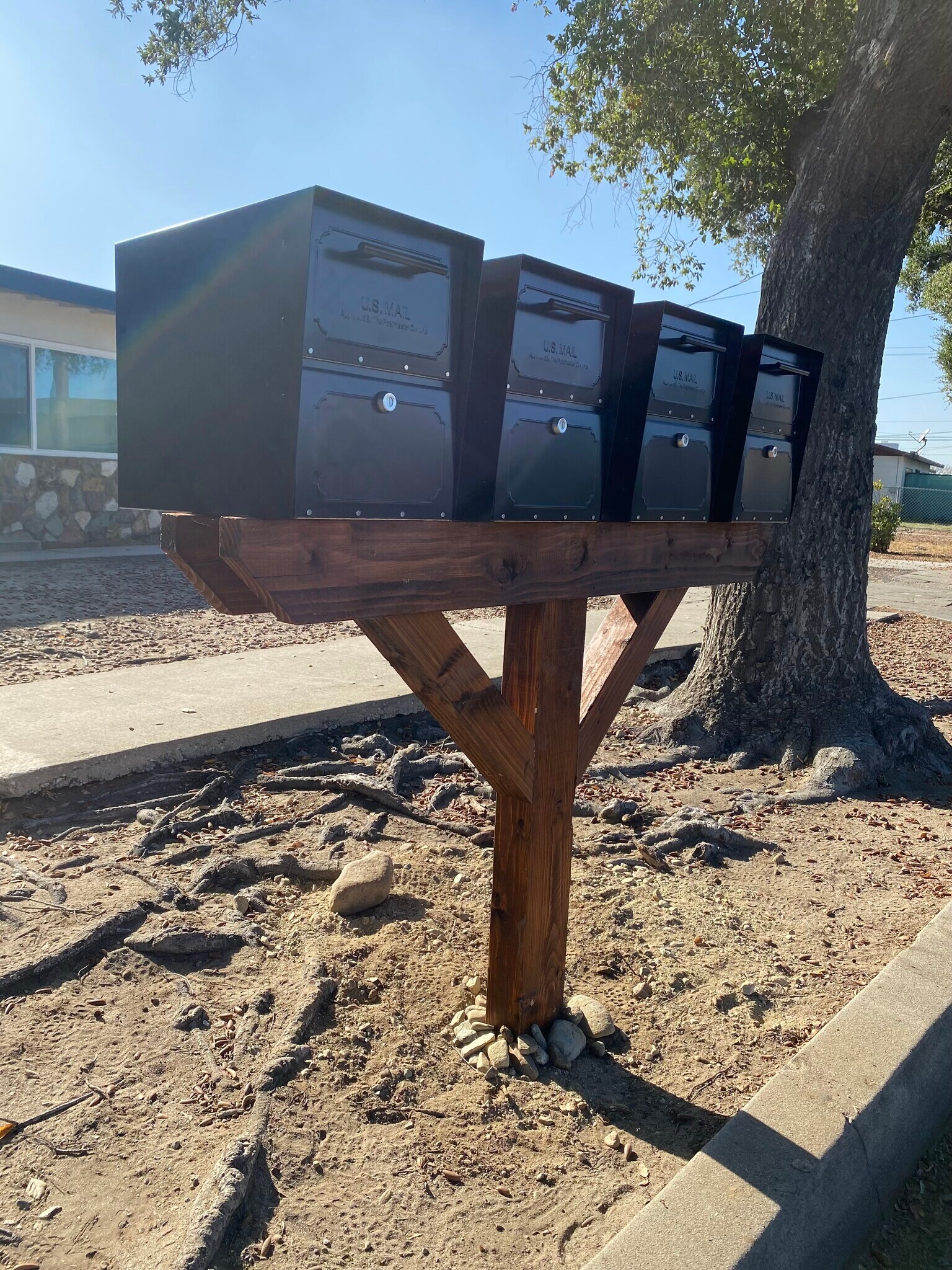 Building Photo - 475 W Ramona Dr