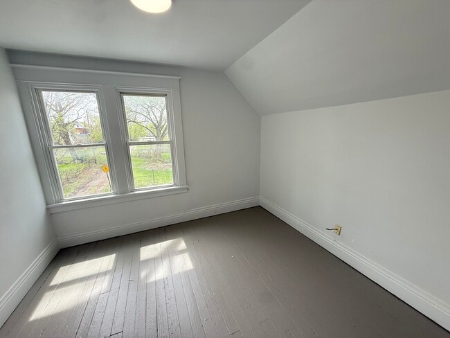 Building Photo - 422 Prospect St