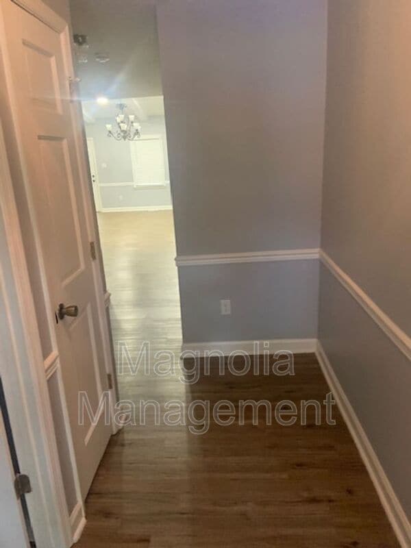 Building Photo - 1302 Oakridge Ave