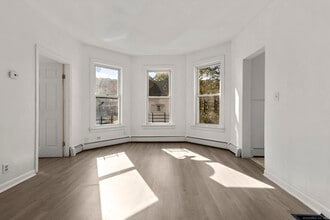 Building Photo - 141 Crown St