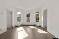 Building Photo - 141 Crown St